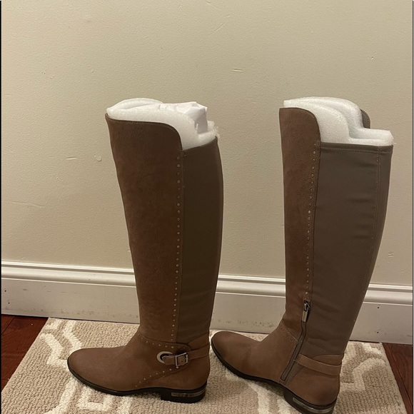 VINCE CAMUTO BOOTS - Picture 10 of 12